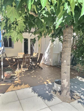 Confortable appartement climatisé à 25m de la plage